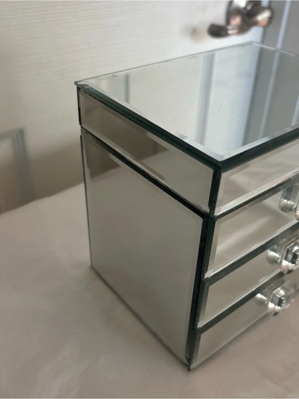 TAHARI Mirrored Glass Jewelry Box Lined crystal knobs